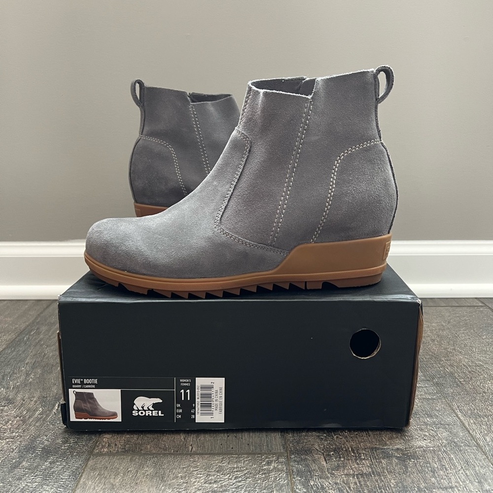 Sorel Evie Bootie (zipper), Color Quarry, Size 11.